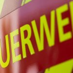 Brand in Küche: Öl im Kochtopf in Flammen – Oma, Mutter und Enkel verletzt