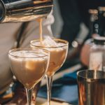 Käsekuchen zum Trinken: Cheesecake Martini – so mixen Sie die sündige Baileys-Alternative