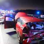 Rettungskräfte im Einsatz: Auffahrunfälle mit zwölf Fahrzeugen auf A7