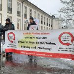 Sprache: Protestaktion gegen Gendern vor der Staatskanzlei