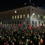 Regierungsbildung: FPÖ und ÖVP verhandeln – Proteste in Österreich