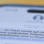 Smishing: Betrug mit Paket-SMS: Tausende Beschwerden über Abzocke