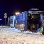 Unglück: Polizei zu Unfall: Bus kam wegen Wetters von Fahrbahn ab