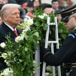 Trump legt auf Nationalfriedhof Arlington Kranz nieder