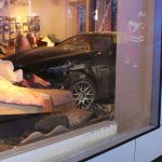 70.000 Euro Schaden: Auto landet bei Unfall in Minden im Bettengeschäft