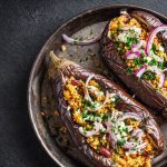 Orientalische Küche: 30-Minuten-Rezept: Im Ofen gebackene Aubergine mit würzigem Couscous